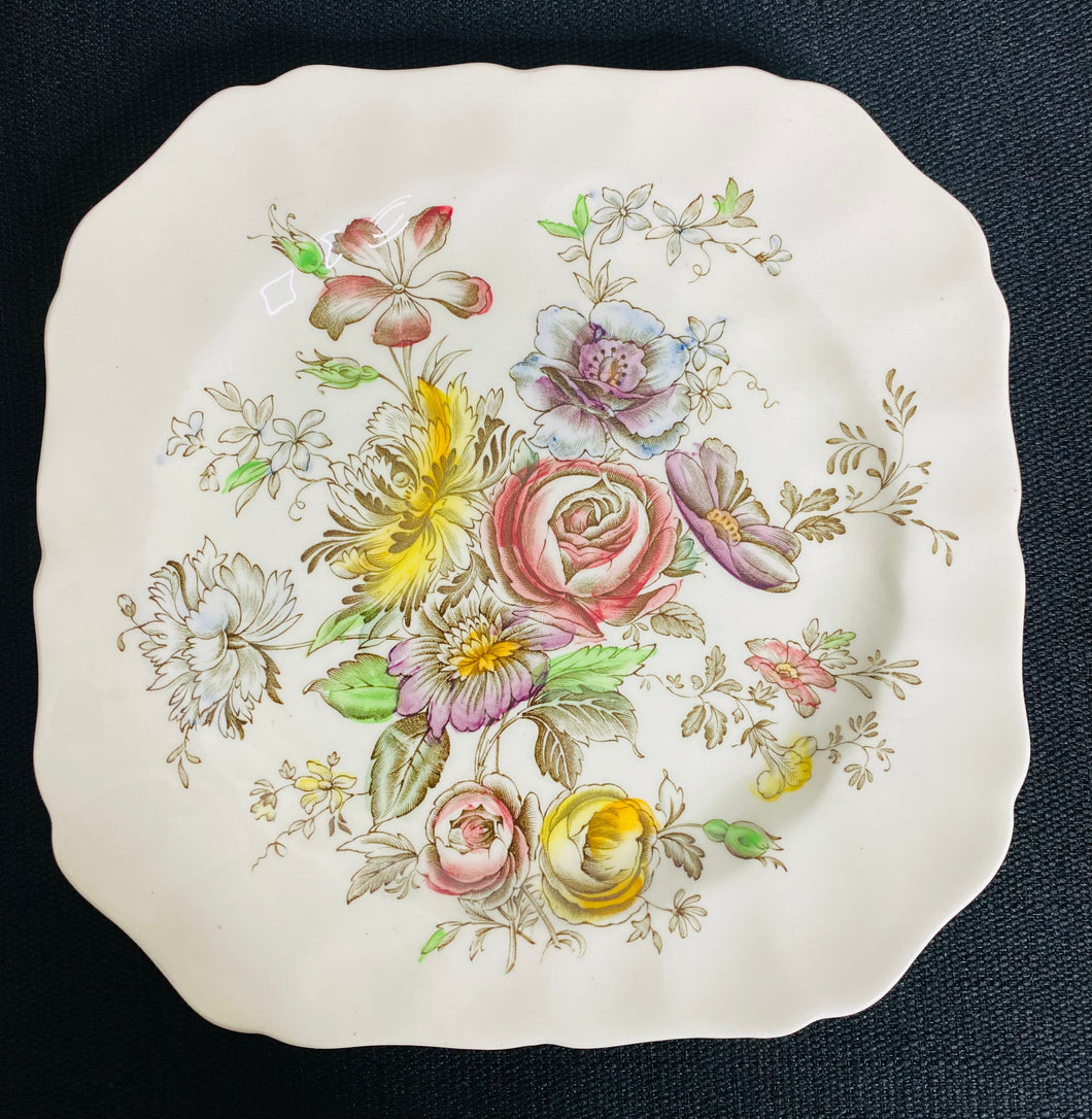 Sheraton by Johnson Brothers – Made in England
Vintage China Set