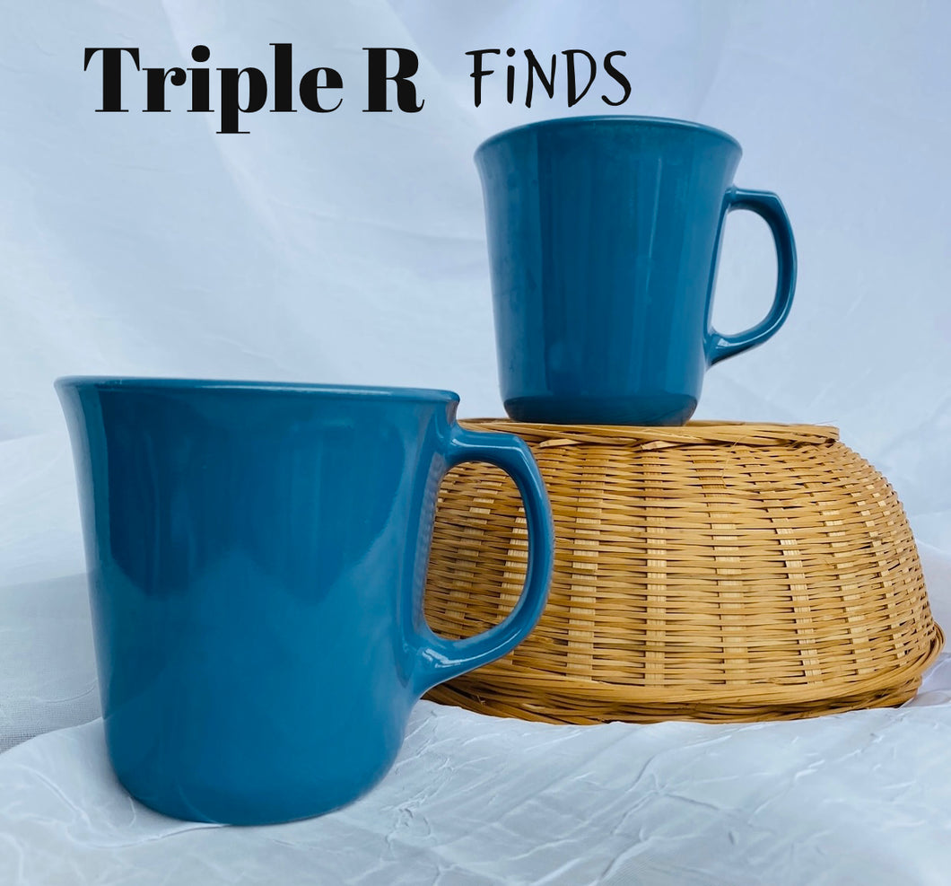 1 Set of 2 Blue Pyrex cups